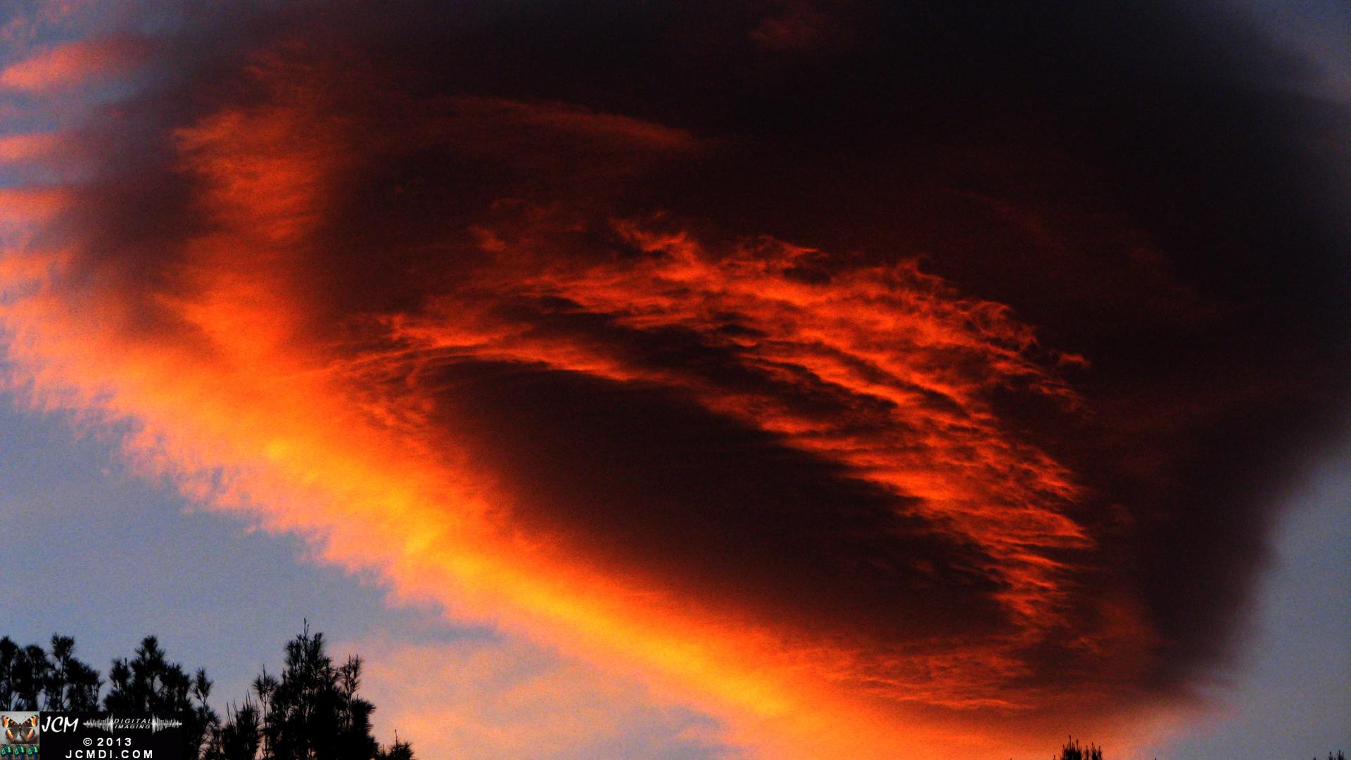 1-11-2008 Amazing UFO Lenticular cloud sunset with great under-lighting